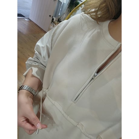 フロントジップドロストワンピース　ライトベージュ