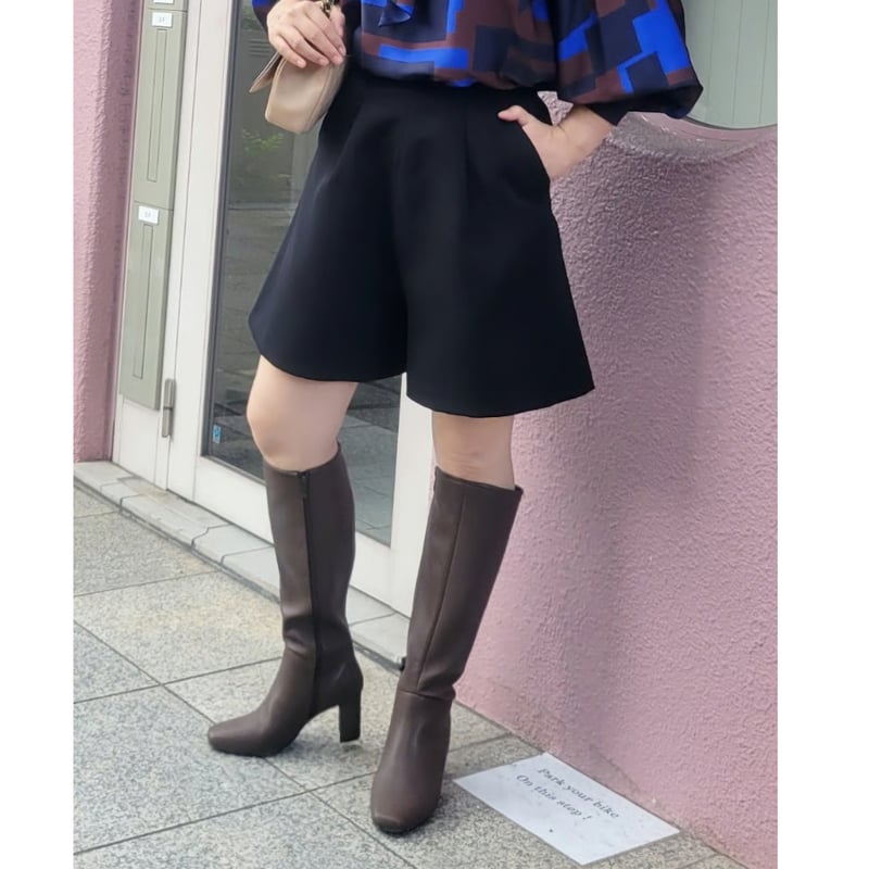 ハイウエストタックショートパンツ 黒ブラック アイボリー | Huntress