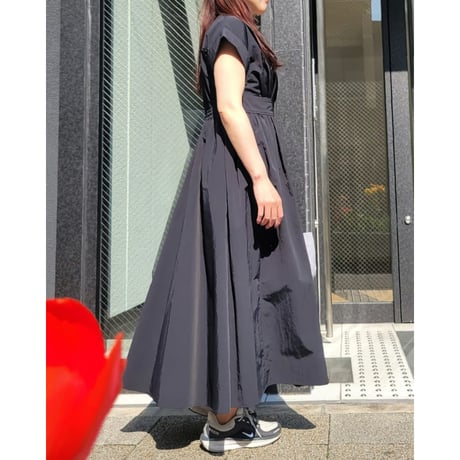 前開きしゃかしゃかワンピース　黒ブラック