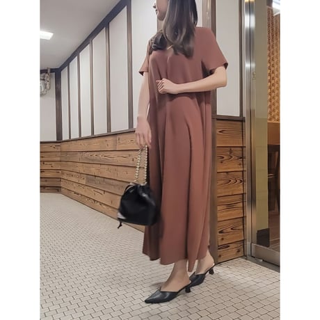 バックサテン半袖ワンピース　ブラウン