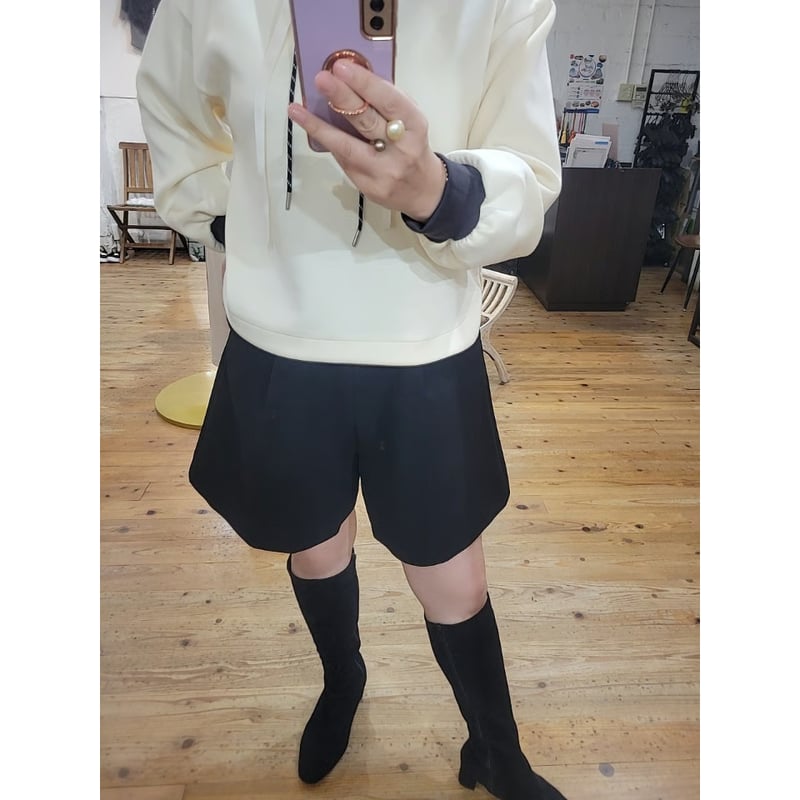 ハイウエストタックショートパンツ 黒ブラック アイボリー | Huntress