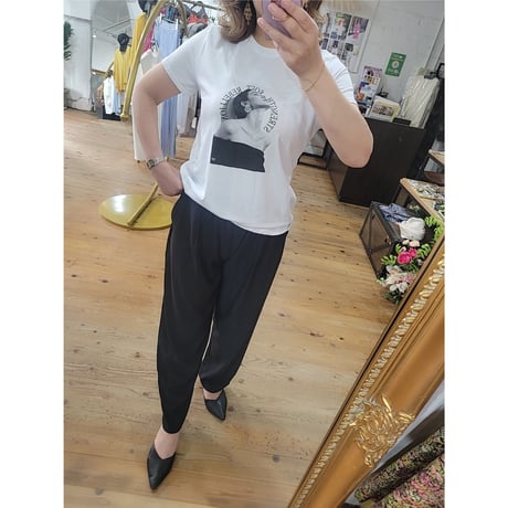 RINASCIMENTOビジュー付きモノクロTシャツ