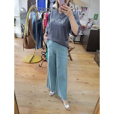 AGNOST VネックロゴTシャツ　白ホワイト　グレー
