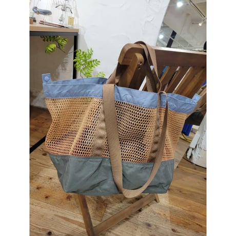 リバーシブルメッシュバッグ　ベージュ×ブルー×オレンジ　黒×ブルー