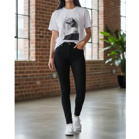 RINASCIMENTOビジュー付きモノクロTシャツ