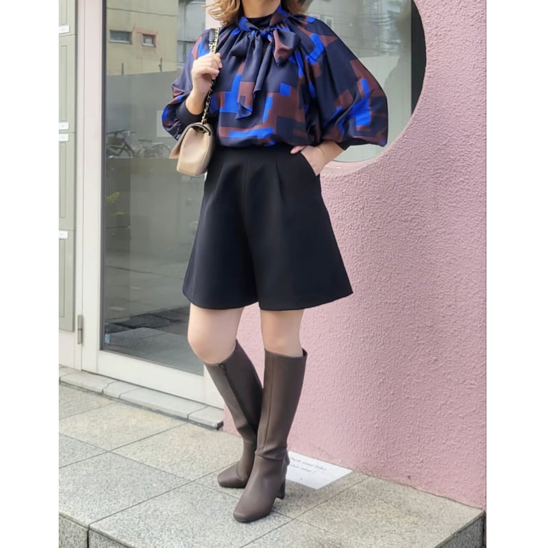 ハイウエストタックショートパンツ 黒ブラック アイボリー | Huntress