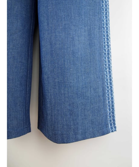 「ピンホールフリンジストライプDENIM」サイドライン切替セミワイドパンツ