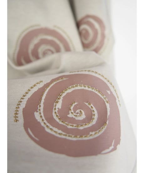 「シルケットコットンサークルプリント＋刺繍」オーバーティーシャツ