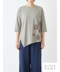 「シルケットコットンサークルプリント＋刺繍」スリットアシメティーシャツ