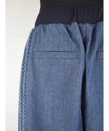 「ピンホールフリンジストライプDENIM」サイドライン切替セミワイドパンツ