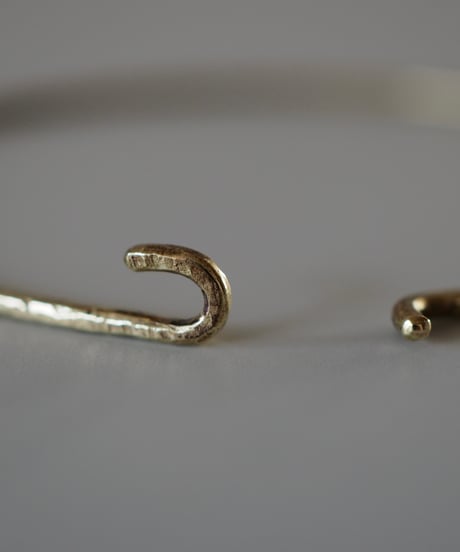 Line bangle (brass)
