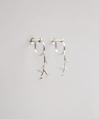 Trigonotis earring
