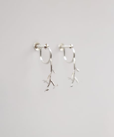 Trigonotis earring