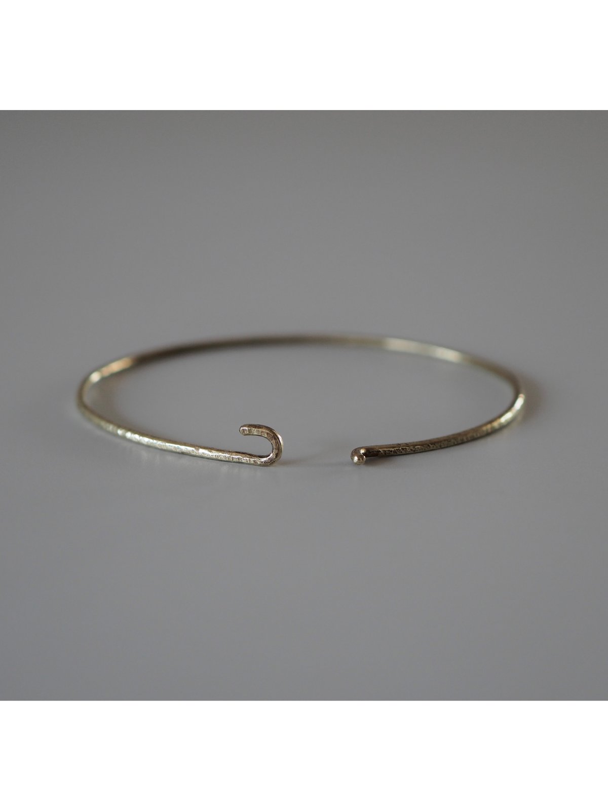 line bangle (brass) | ayano otsubo