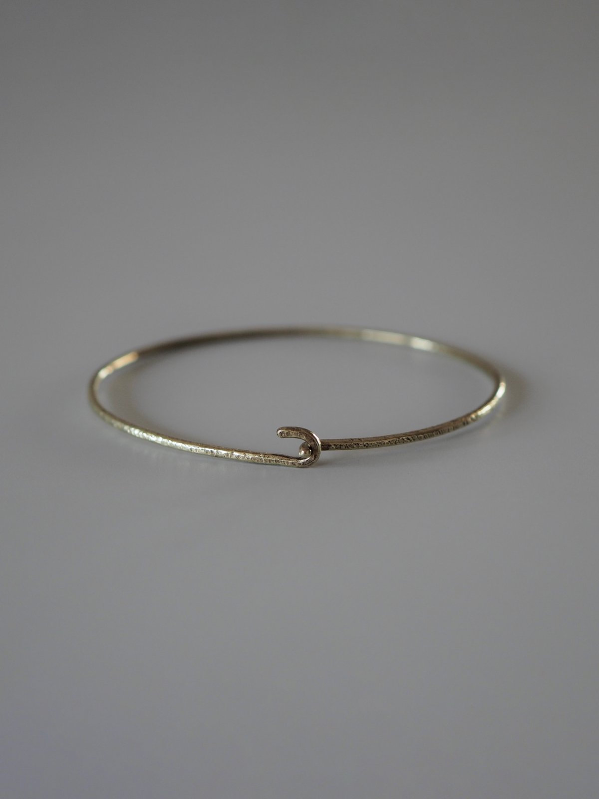 line bangle (brass) | ayano otsubo