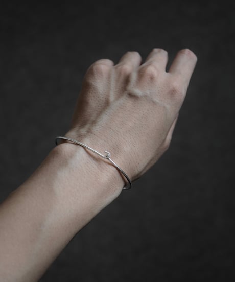 Line bangle (silver)