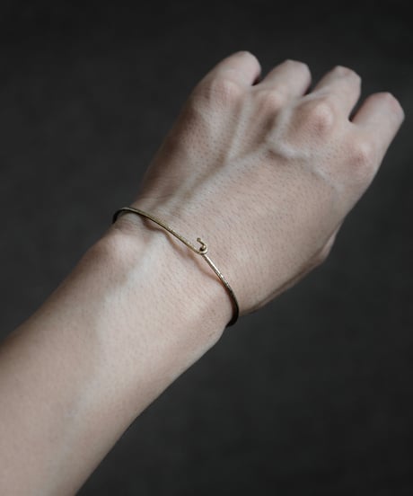 Line bangle (brass)
