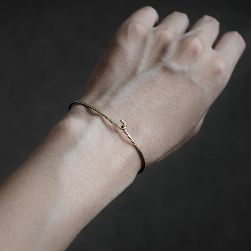 line bangle (brass) | ayano otsubo