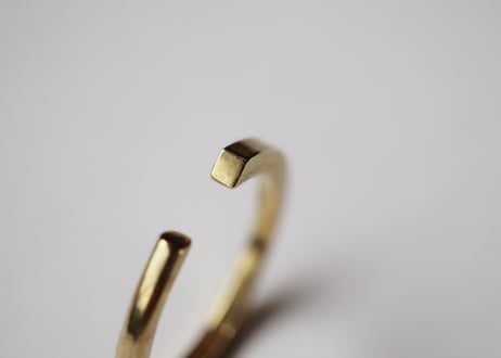 aとbの間の指輪 (brass)