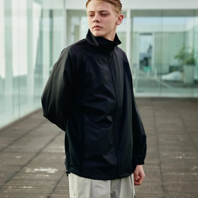 COMFORTABLE REASON / Warm Up Light Jacket (Blac 