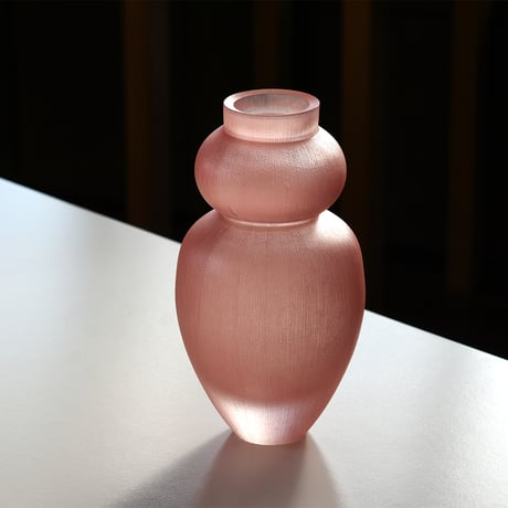 MARA ISAN LINES/Jiri Suchy 036381-1