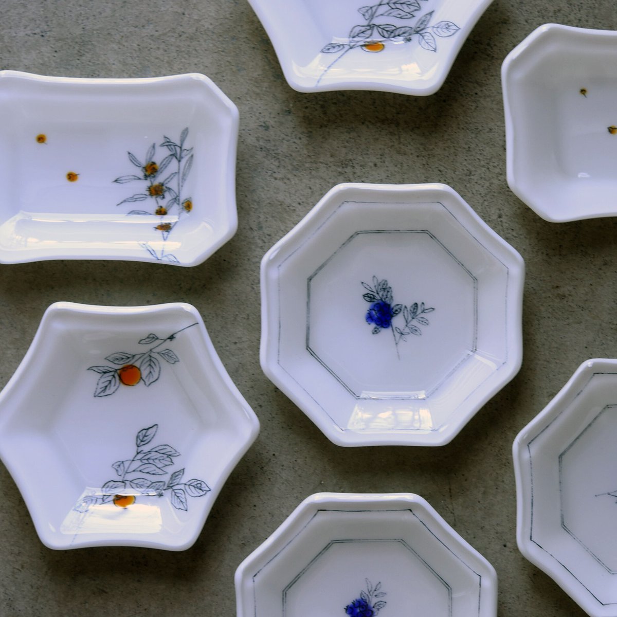 金工作家　櫻内邦子作　純銀刻印　銀塩胡椒入　約36g　匙付　共箱　V　9561 楽天市場】純銀細工 手作り菊文 横手コップ 木取手 純銀刻印 保証