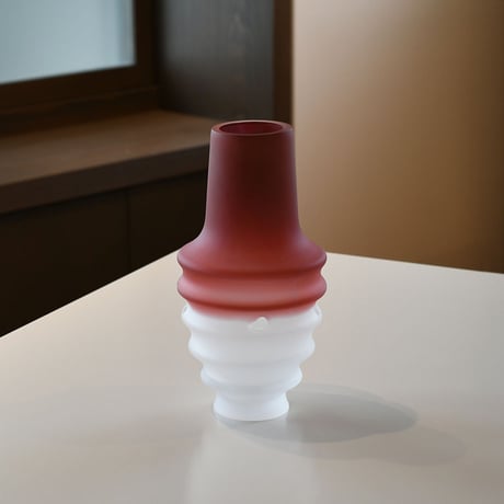 HOTARU SITTING ON A BRANCH/Jiri Suchy 037626-1