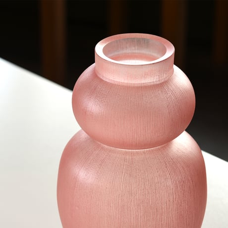 MARA ISAN LINES/Jiri Suchy 036381-1