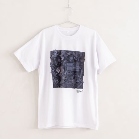【長坂真護】Tシャツ「Accumulated Black」（リサイクルポリエステル）