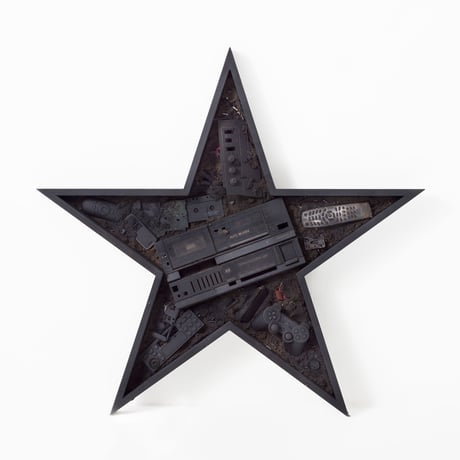 【長坂真護】Tシャツ「Still A Black Star room light」（リサイクルポリエステル）