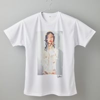 【長坂真護】Tシャツ「無精卵を被る女」（リサイクルポリエステル）
