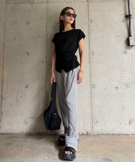 Pleats ストレートパンツ
