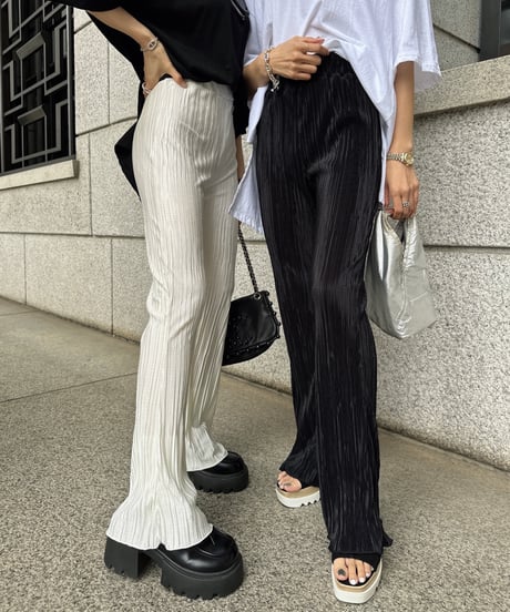 Pleats ブーツカットパンツ