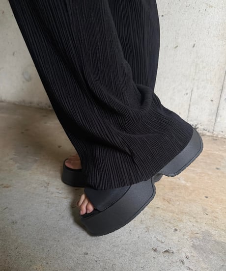Pleats ストレートパンツ