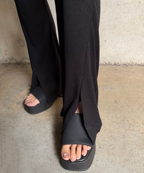 Front Slit フレアパンツ