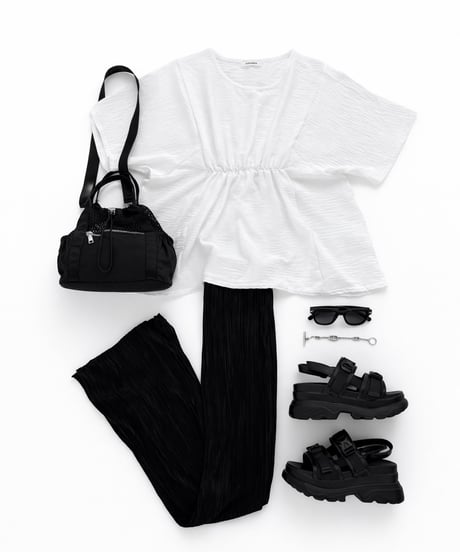 Pleats ブーツカットパンツ
