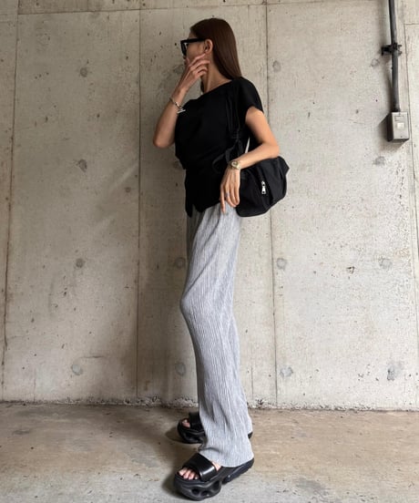 Pleats ストレートパンツ