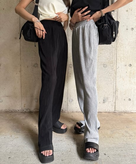 Pleats ストレートパンツ
