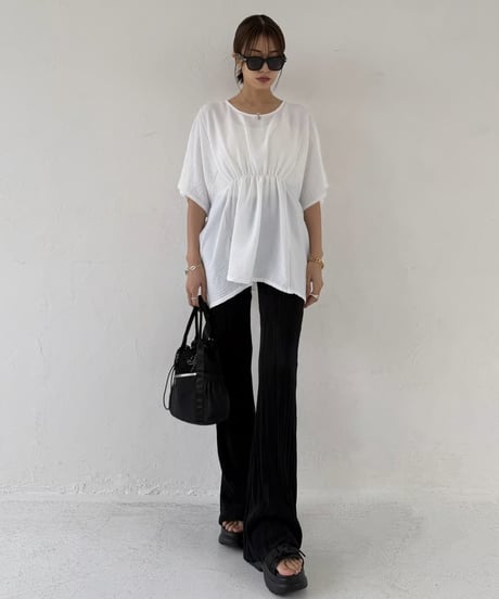 Pleats ブーツカットパンツ