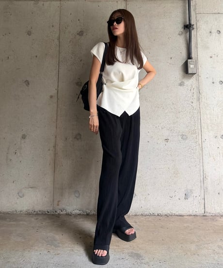 Pleats ストレートパンツ