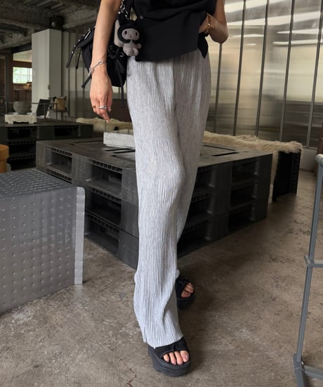 Pleats ストレートパンツ