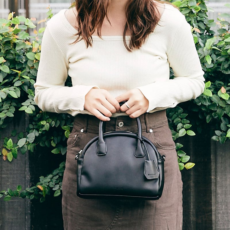 LIFE♡【sale中★★】 様SMOOTH BOSTON ミニボストン 収納力もありながらオシャレに決まる程よいサイズ感の Mini Boston