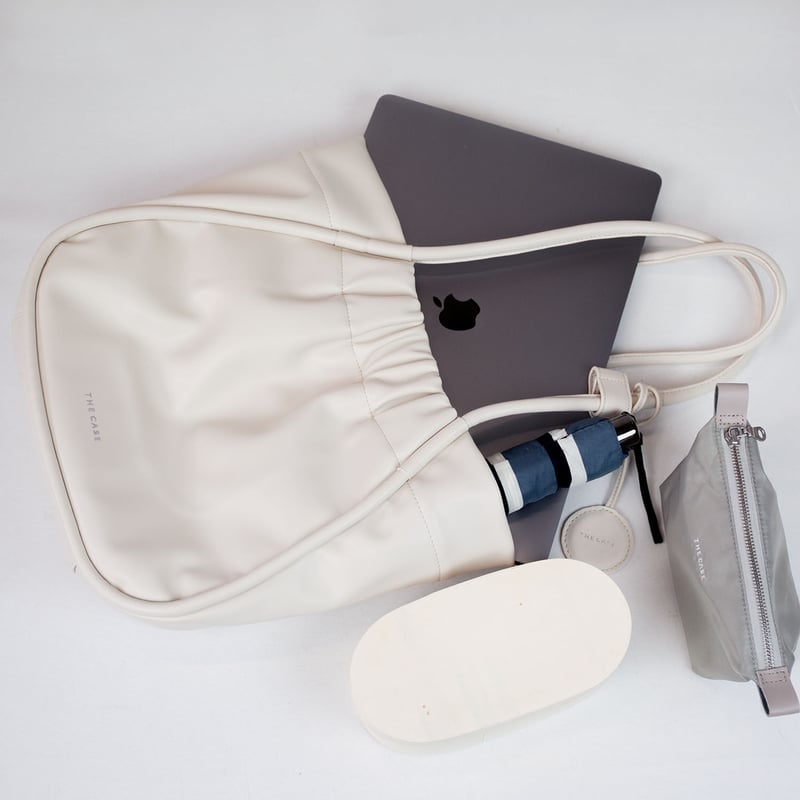 お仕事や普段使いにも!拡張できるPC in Shirring shoulder bag