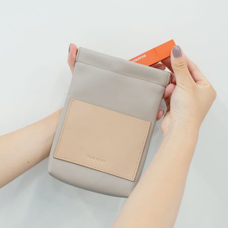 小物がスッキリまとまるコスメポーチ Leather Pocket Pouch