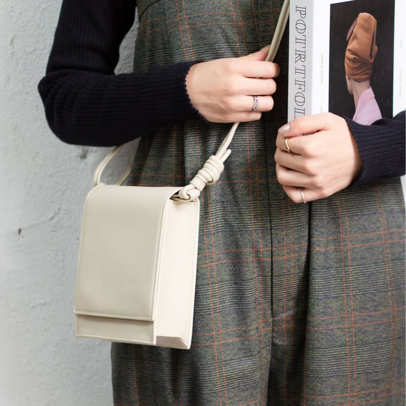 シンプルでジェンダーレスな2wayバック 2way square rope bag シンプルでジェンダーレスな2wayバック 2way square rope bag