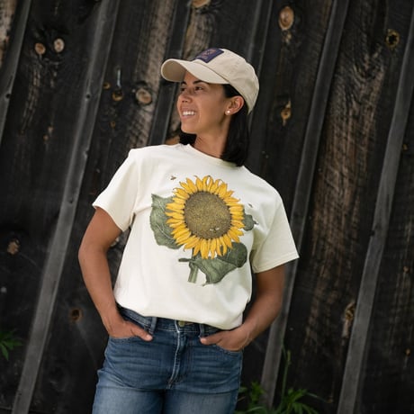 (リバティグラフィックス)Liberty Graphics Sunflower & Bees Natural T-shirt
