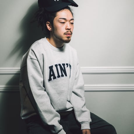 AIN’T Varsity Logo SWATER 【Ash】
