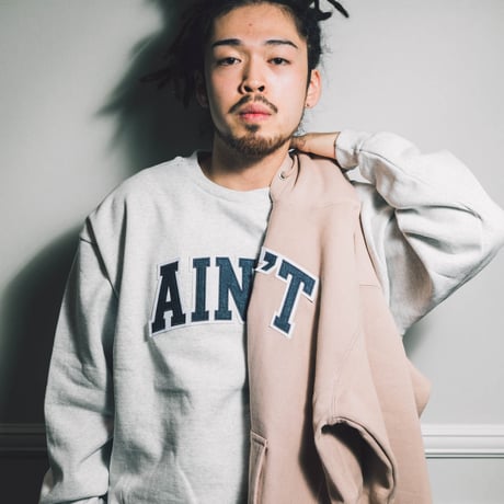 AIN’T Varsity Logo SWATER 【Ash】