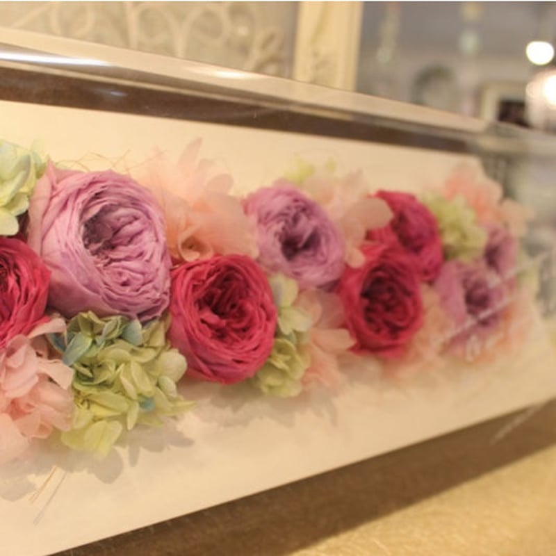 プリザーブドフラワー白フレームアレンジ｜LLサイズ | アトリエ由花