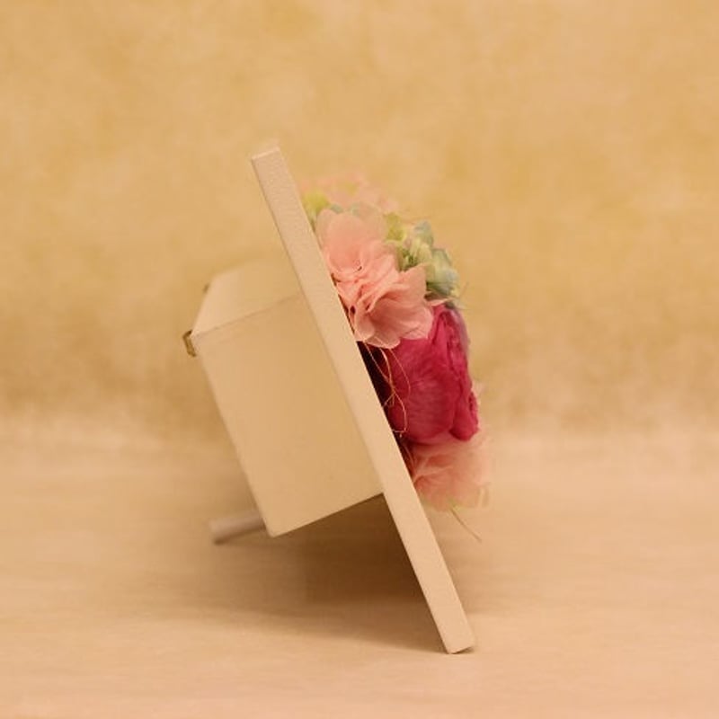 プリザーブドフラワー白フレームアレンジ｜LLサイズ | アトリエ由花